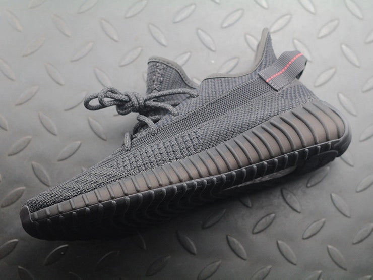 YEEZY 350 V2 블랙