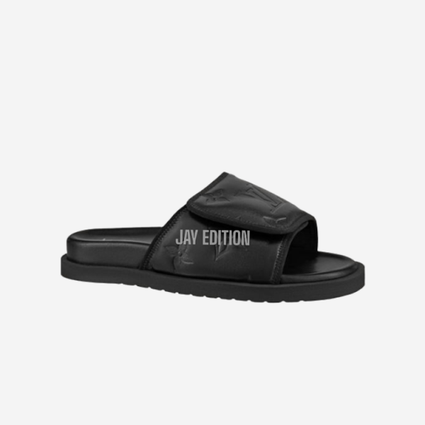 다크 블랙 컬러와 전면 입체적인 텍스처가 조화를 이루는 루이비통 마이애미 물 앞펠트 버전