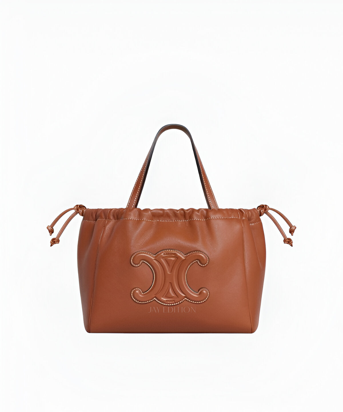 셀린느 퀴르 트리옹프 드로우스트링 카바스백 스몰, 타닐 브라운 컬러의 부드러운 송아지 가죽 소재, 중앙에 트리옹프 엠보싱 로고, 사이드 드로우스트링과 상단 핸들이 있는 토트백 스타일