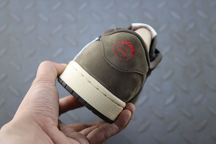 나이키 조던1 트래비스 스캇 레트로 로우 OG SP 모카