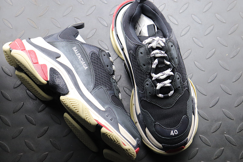 발렌시아가 트리플S 트레이너 블랙/화이트/레드