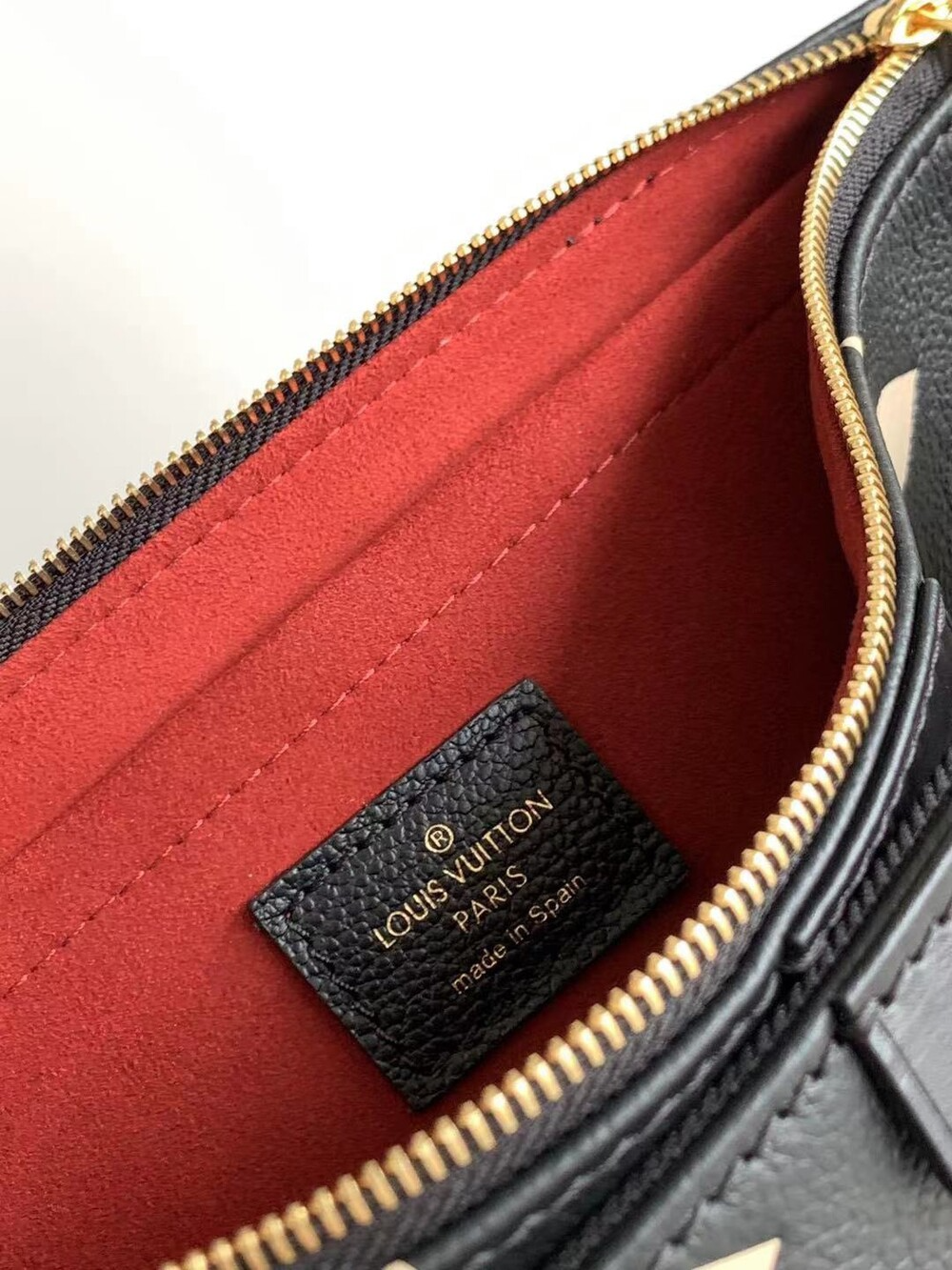 루이비통 악세수아 앙프렝뜨 느와