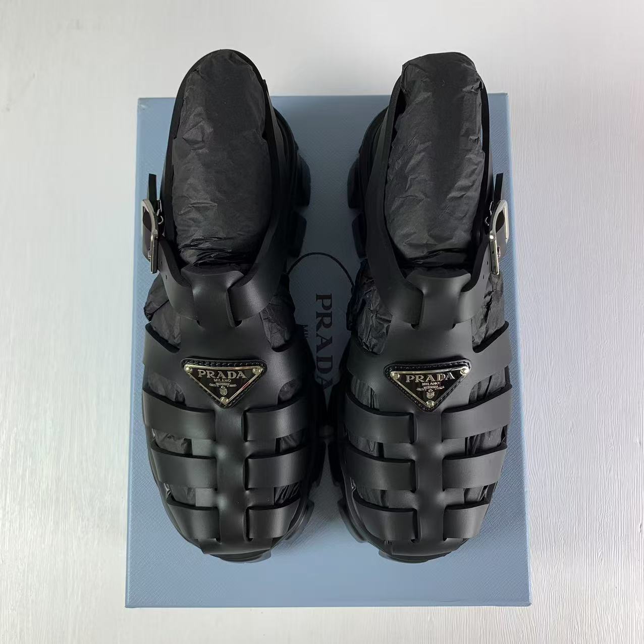 국내) 프라다 러버 모놀리스 샌들 38