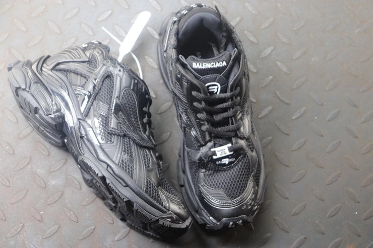 발렌시아가 러너 7 블랙 스니커즈