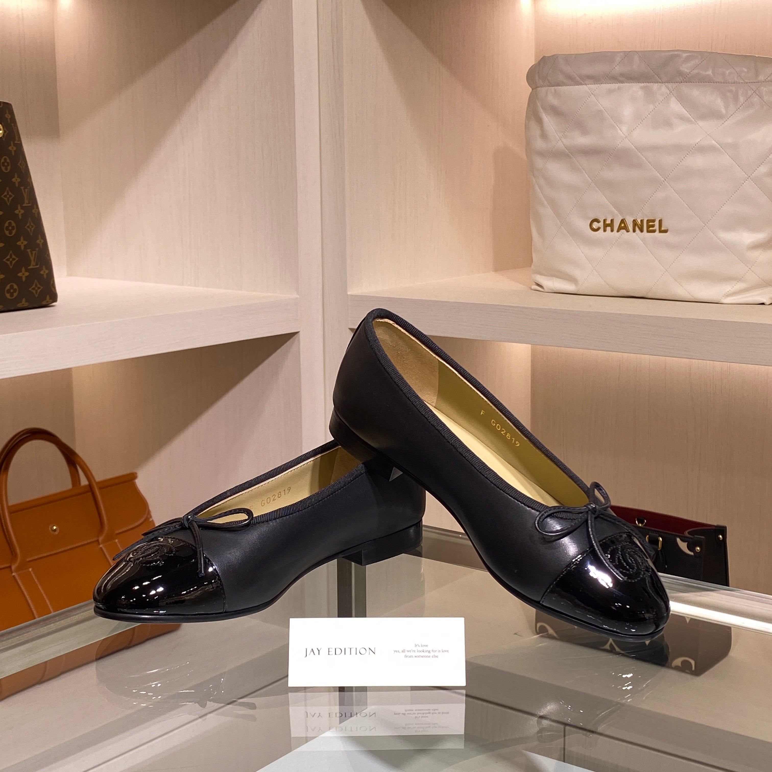 국내) 샤넬 발레리나 플랫 / 블랙 (앞코 페이던트) < 36 1개 / 37 1개 / 38 1개 >