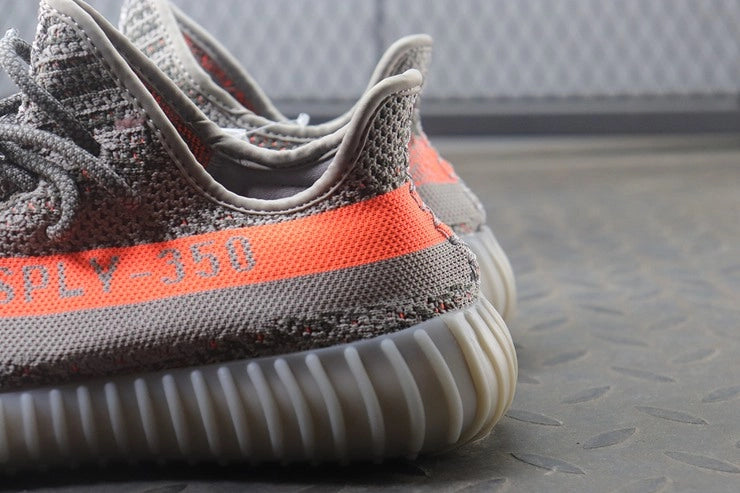YEEZY 350 V2 벨루가 솔라레드