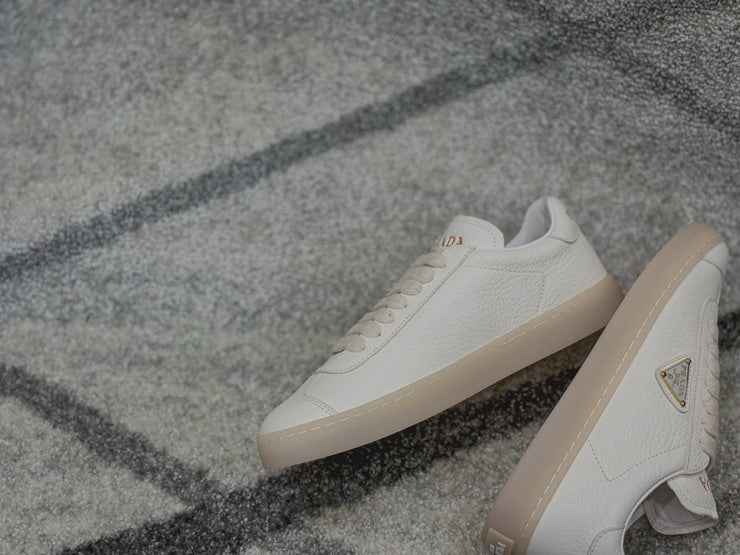 프라다 레인 사슴 가죽 스니커즈