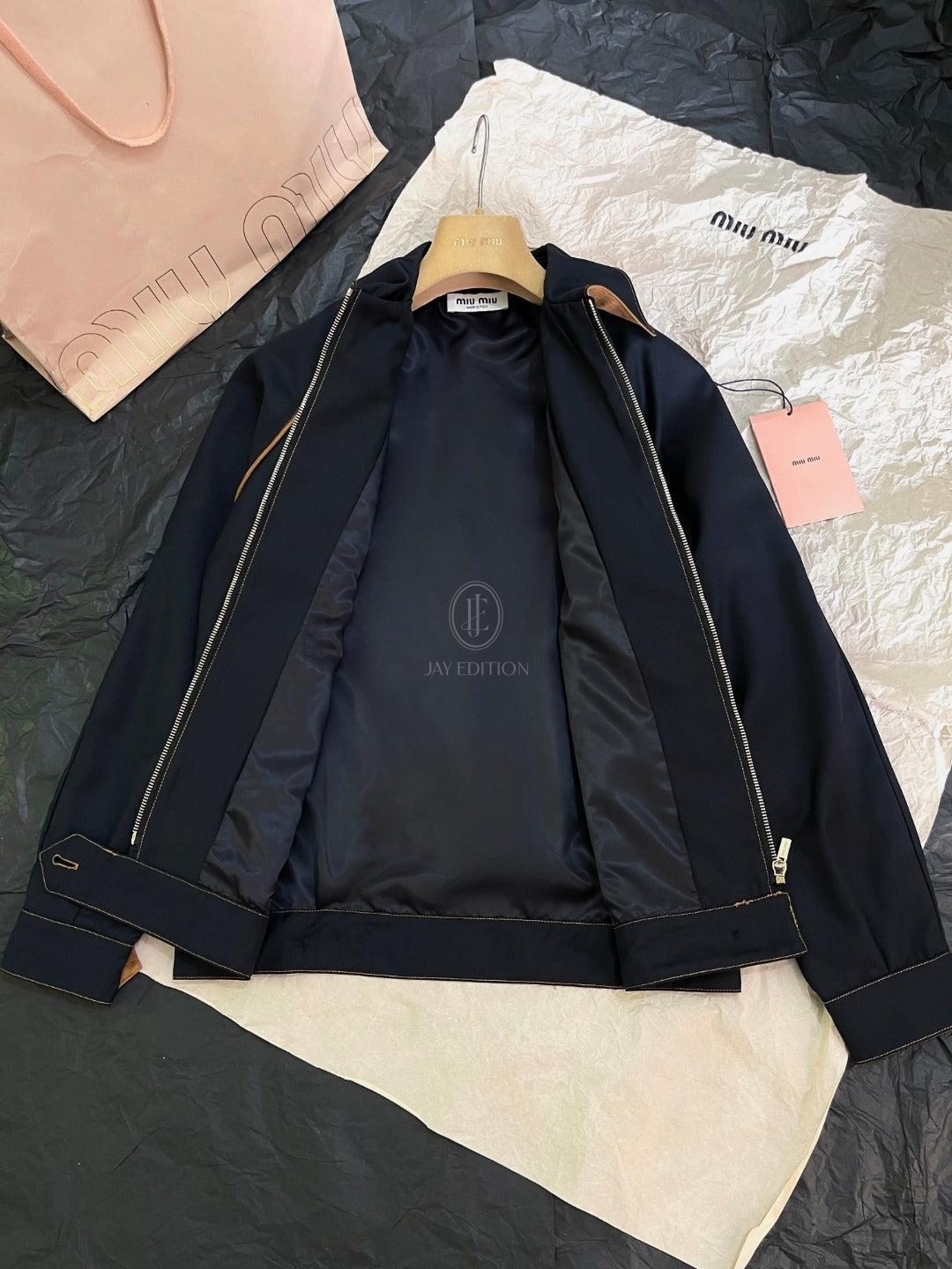 미우미우 자수로고 자켓