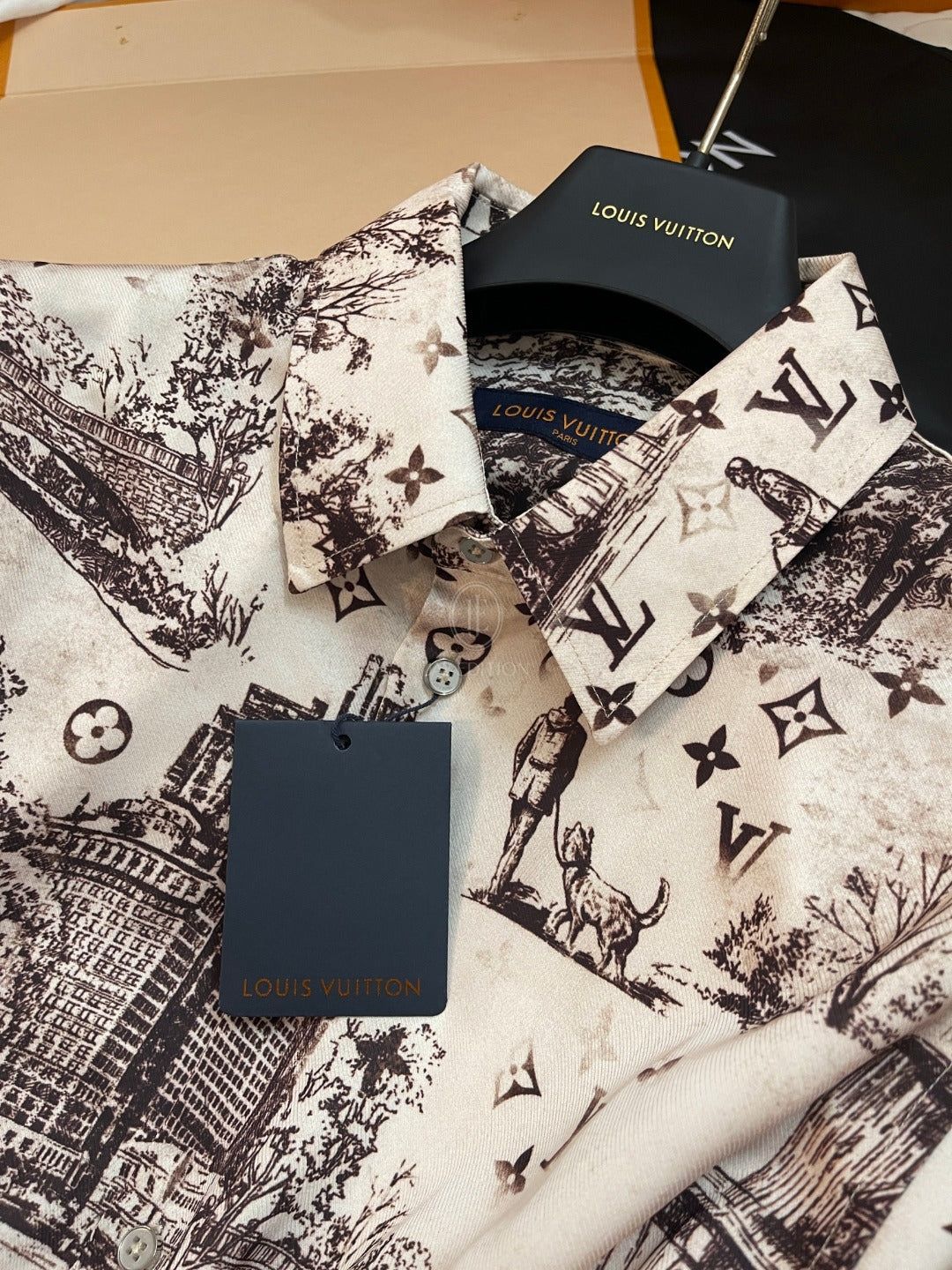 루이비통 롱슬리브 실크 셔츠 베쥬