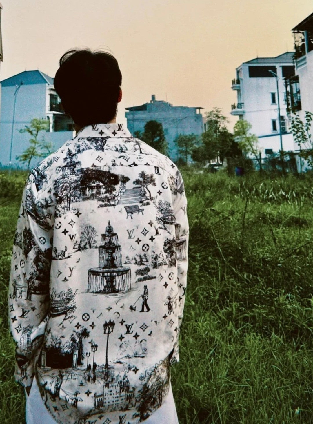 루이비통 롱슬리브 실크 셔츠 베쥬