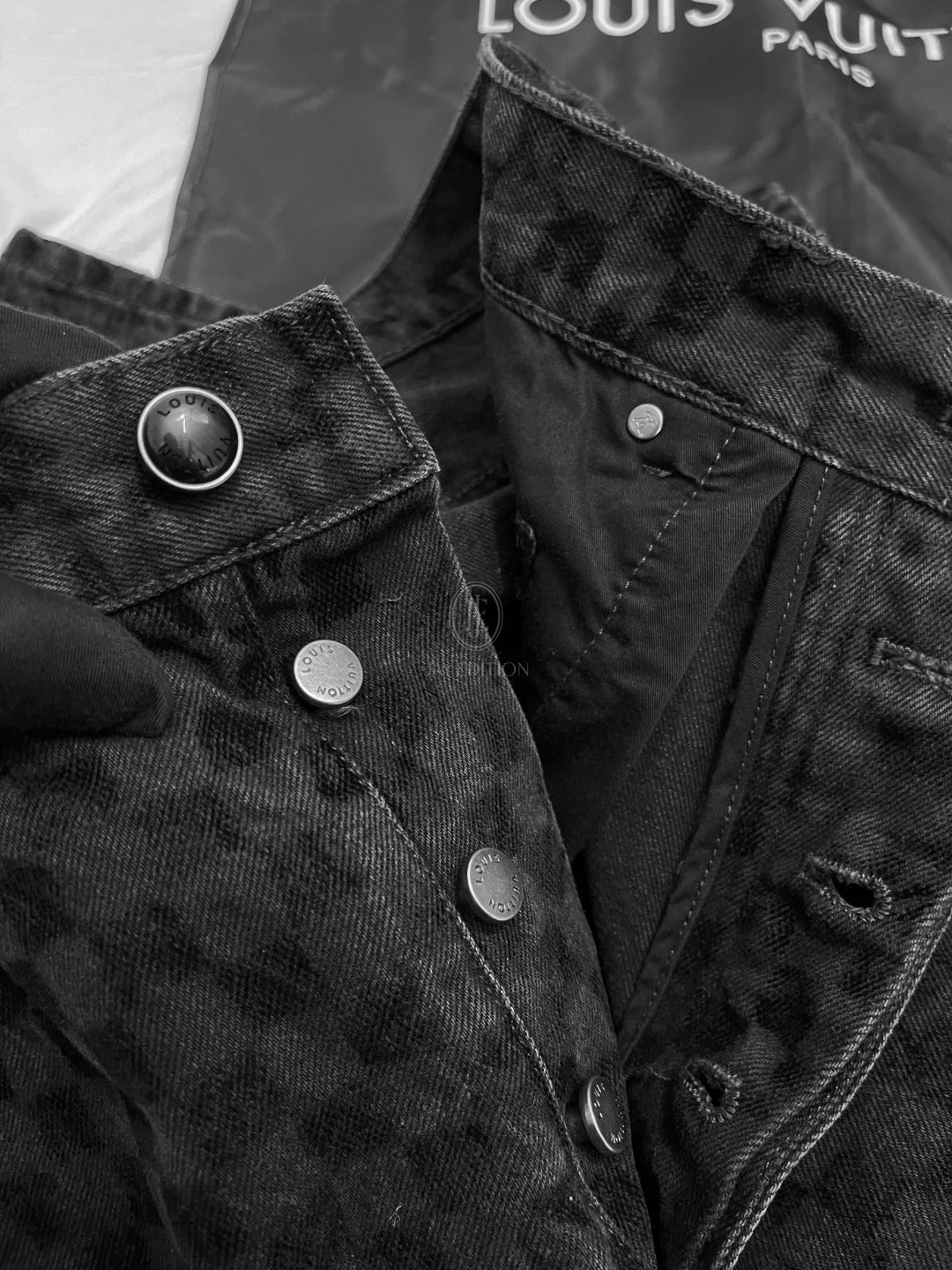 루이비통 플록드 다미에 데님 와이드 레그 팬츠