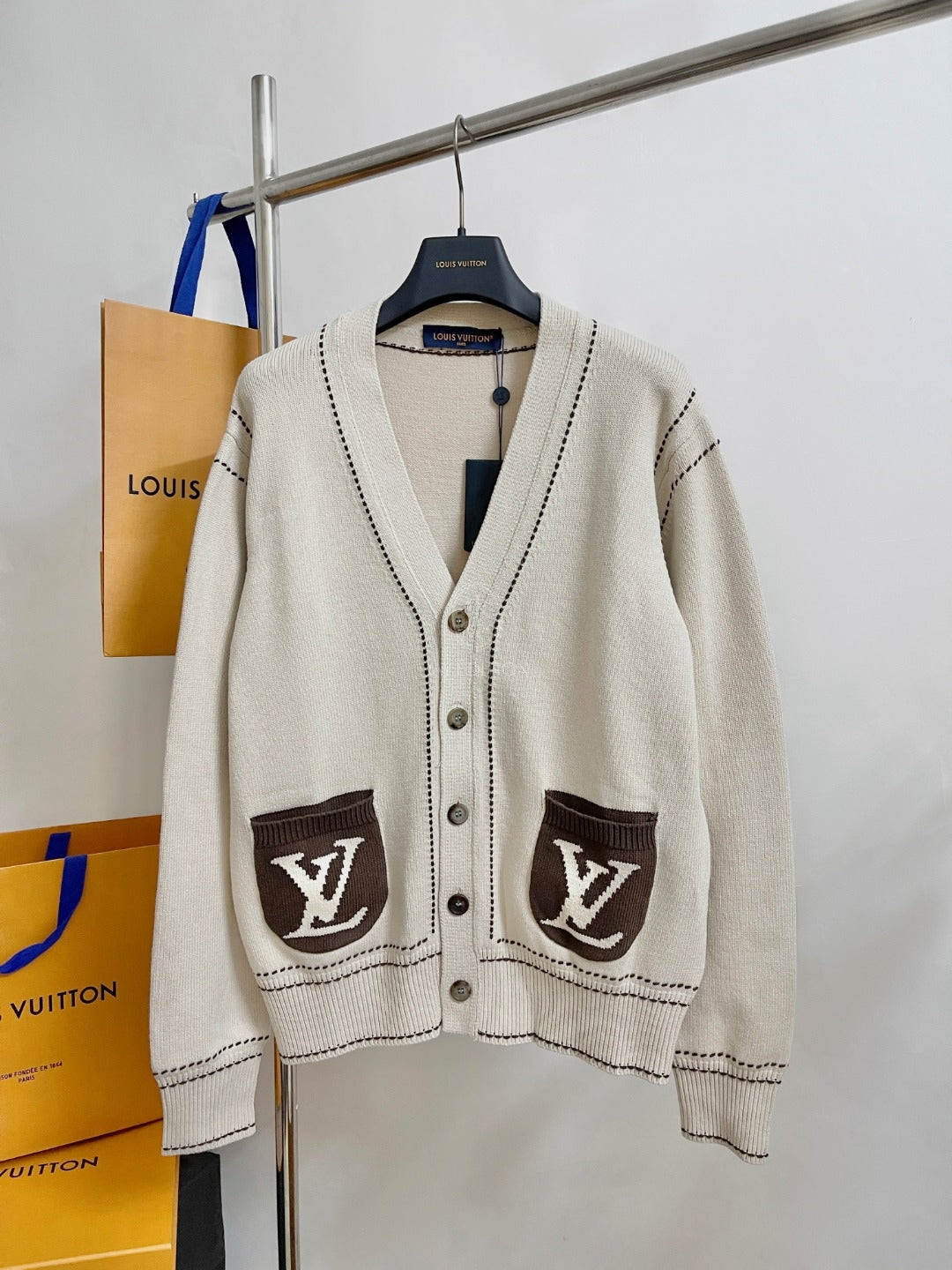 루이비통 시그니쳐 라이트 가디건 멀티컬러
