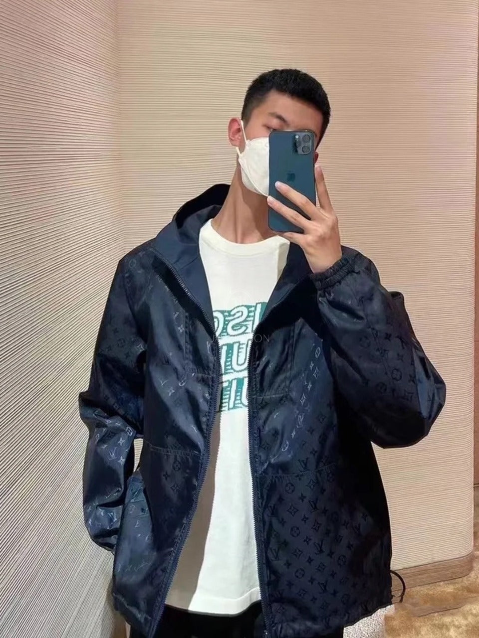 루이비통 모노그램 리버시블 나일론 윈드브레이커