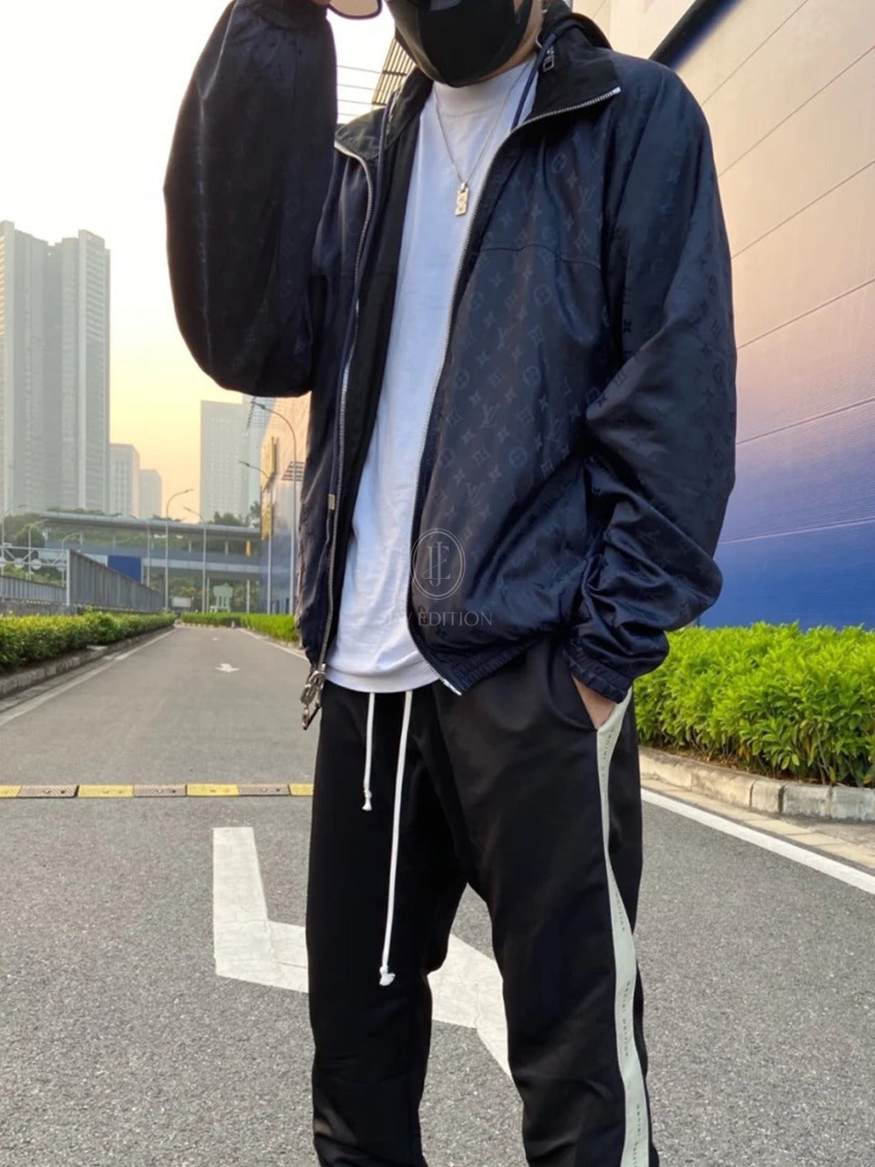 루이비통 모노그램 리버시블 나일론 윈드브레이커