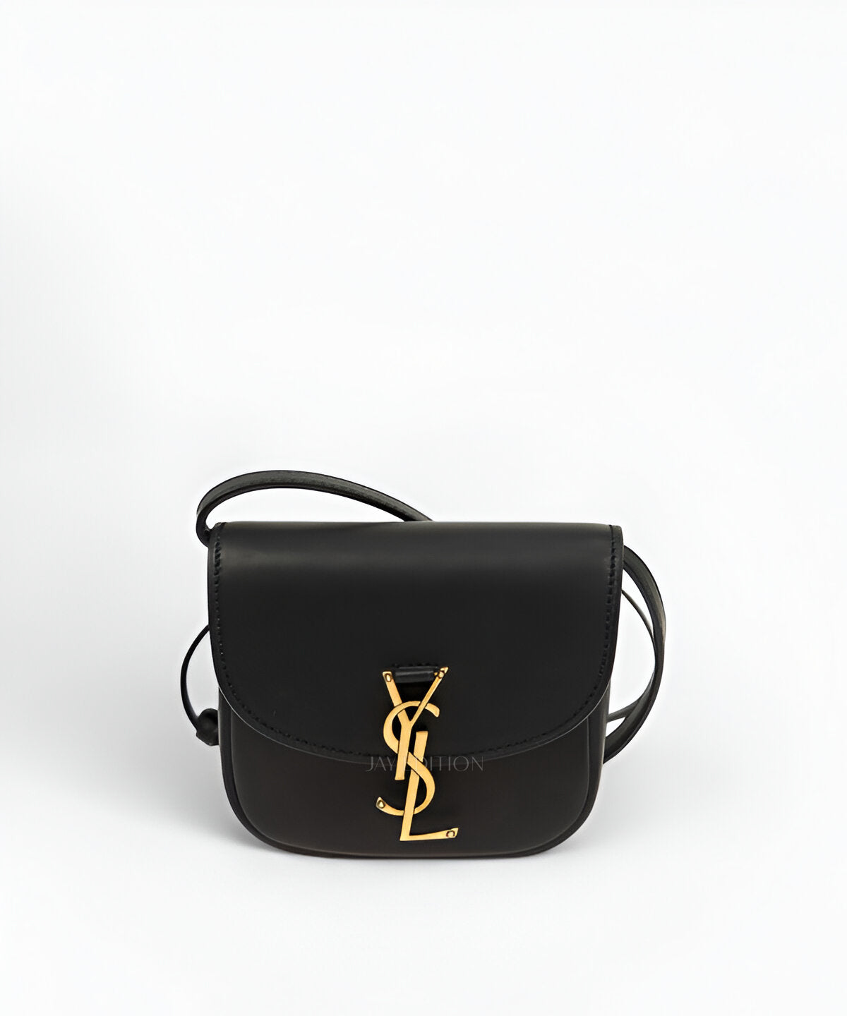 생로랑 카이아 사첼백 미니 블랙 스무스 카프스킨 둥근 플랩 디자인 YSL 로고 메탈 디테일 컴팩트한 크로스바디 스타일