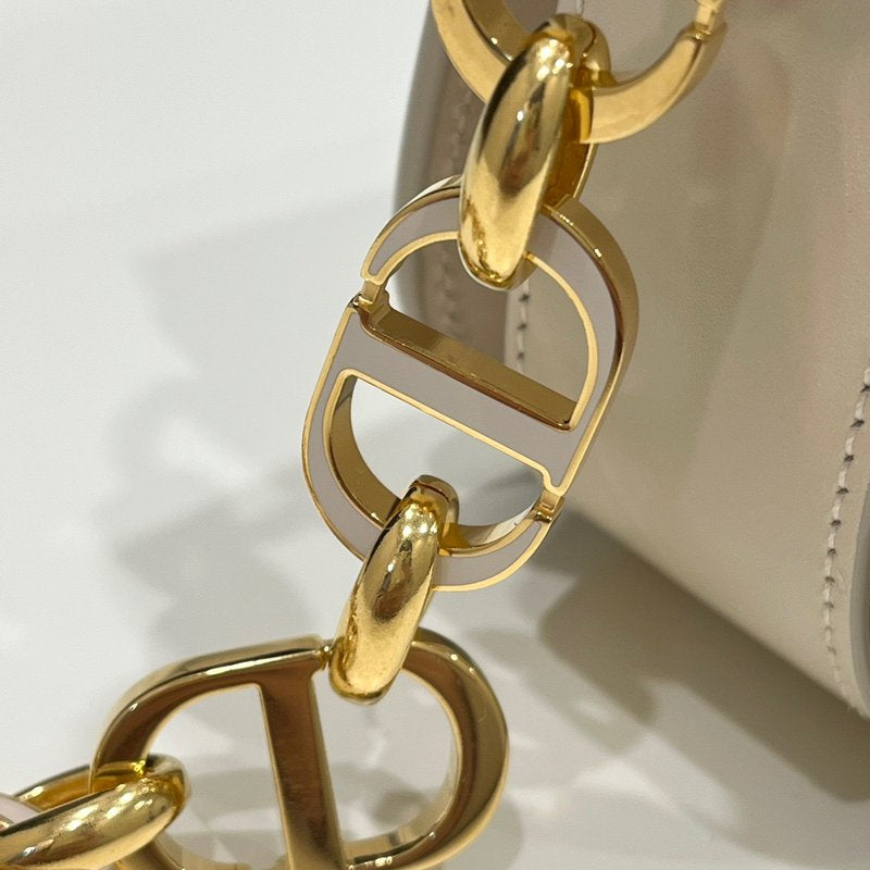 디올 30 몽테인 아베뉴