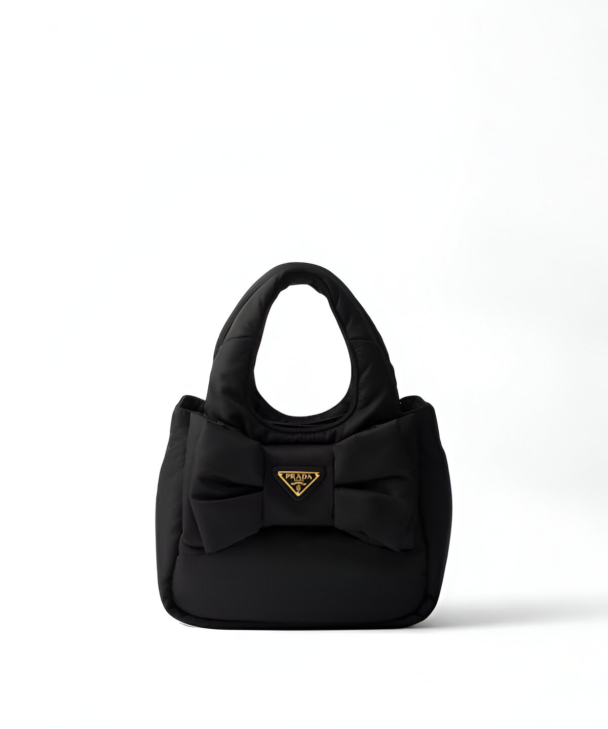 프라다 리본 장식 패딩 미니백 블랙 컬러 퀼팅 디자인과 삼각 로고, 나파 가죽 스트랩 디테일