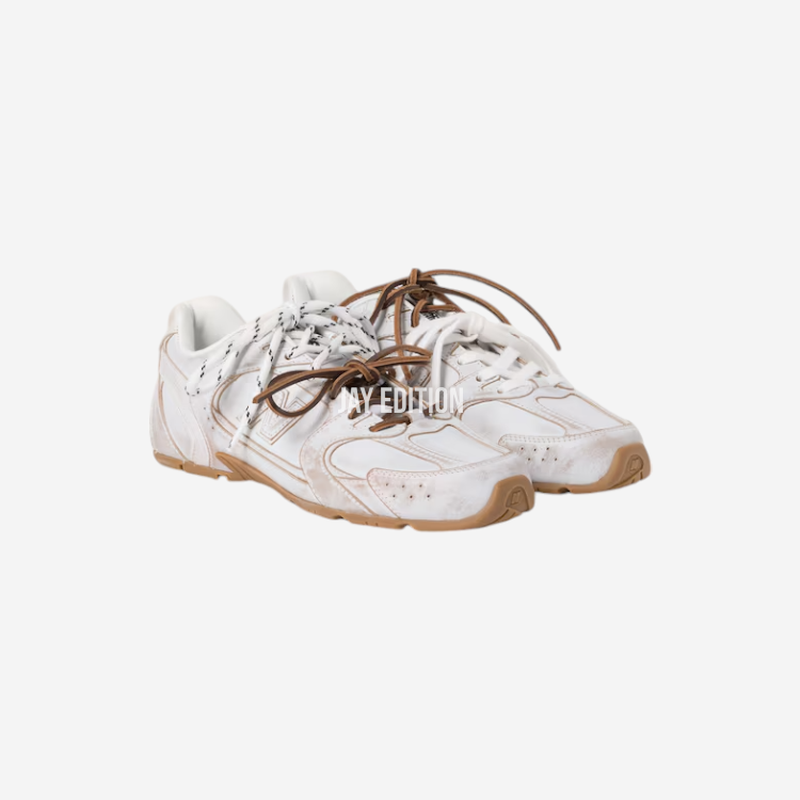 뉴발란스 × 미우 미우 530 SL 레더 스니커즈 화이트, 고급스러운 화이트 가죽과 미니멀한 디자인이 특징인 SL 버전 협업 모델