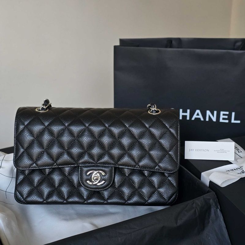 샤넬 클래식 플랩백 미디움 캐비어