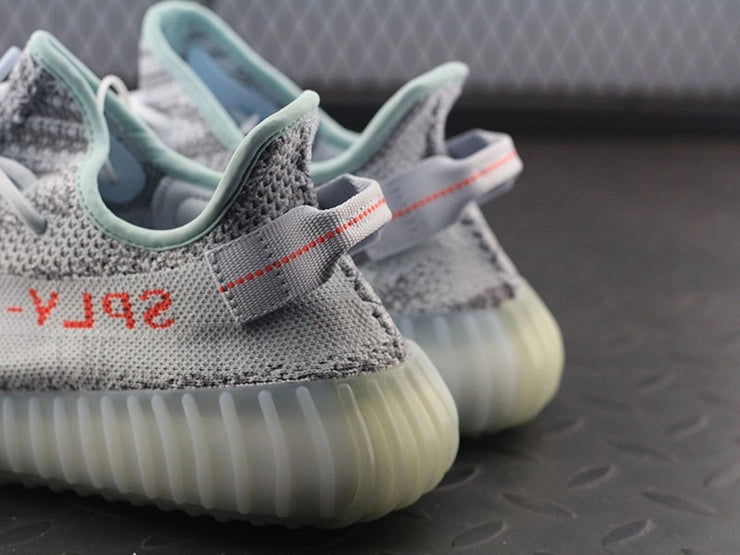 YEEZY 350 V2 블루 틴트