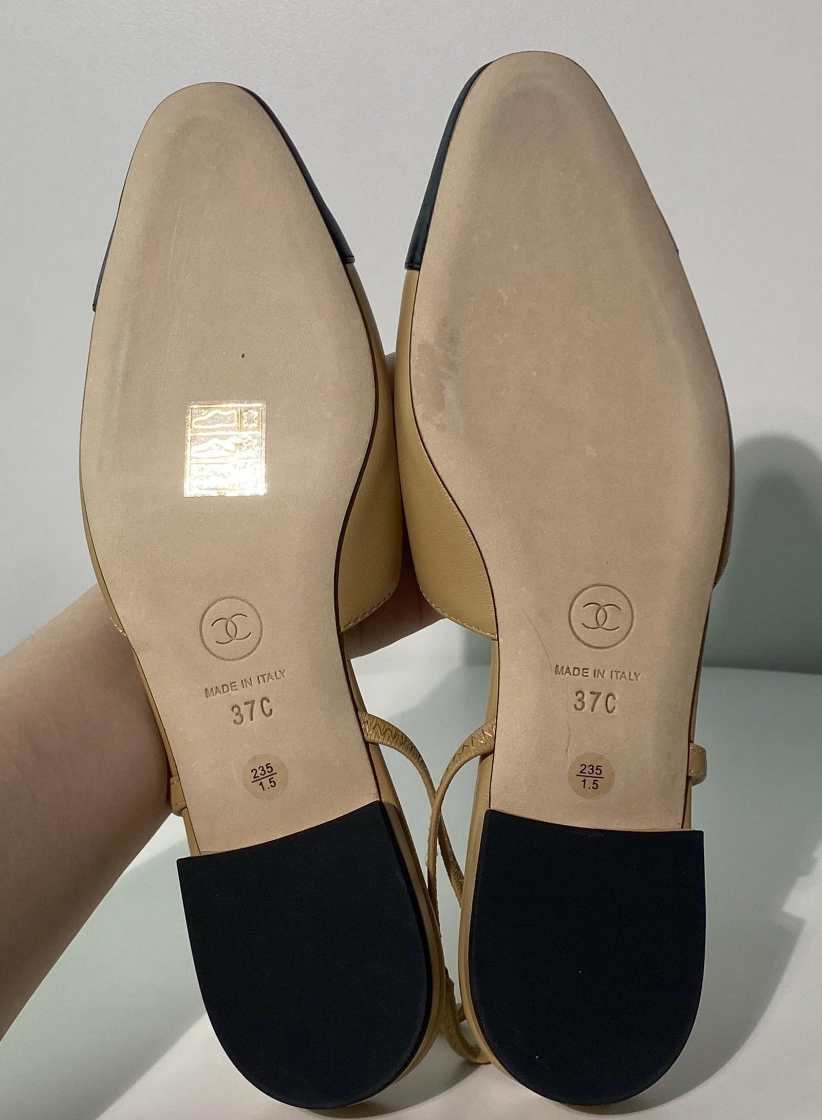 국내) 샤넬 투톤 플랫 슬링백 / 베이지 < 37 2개 >