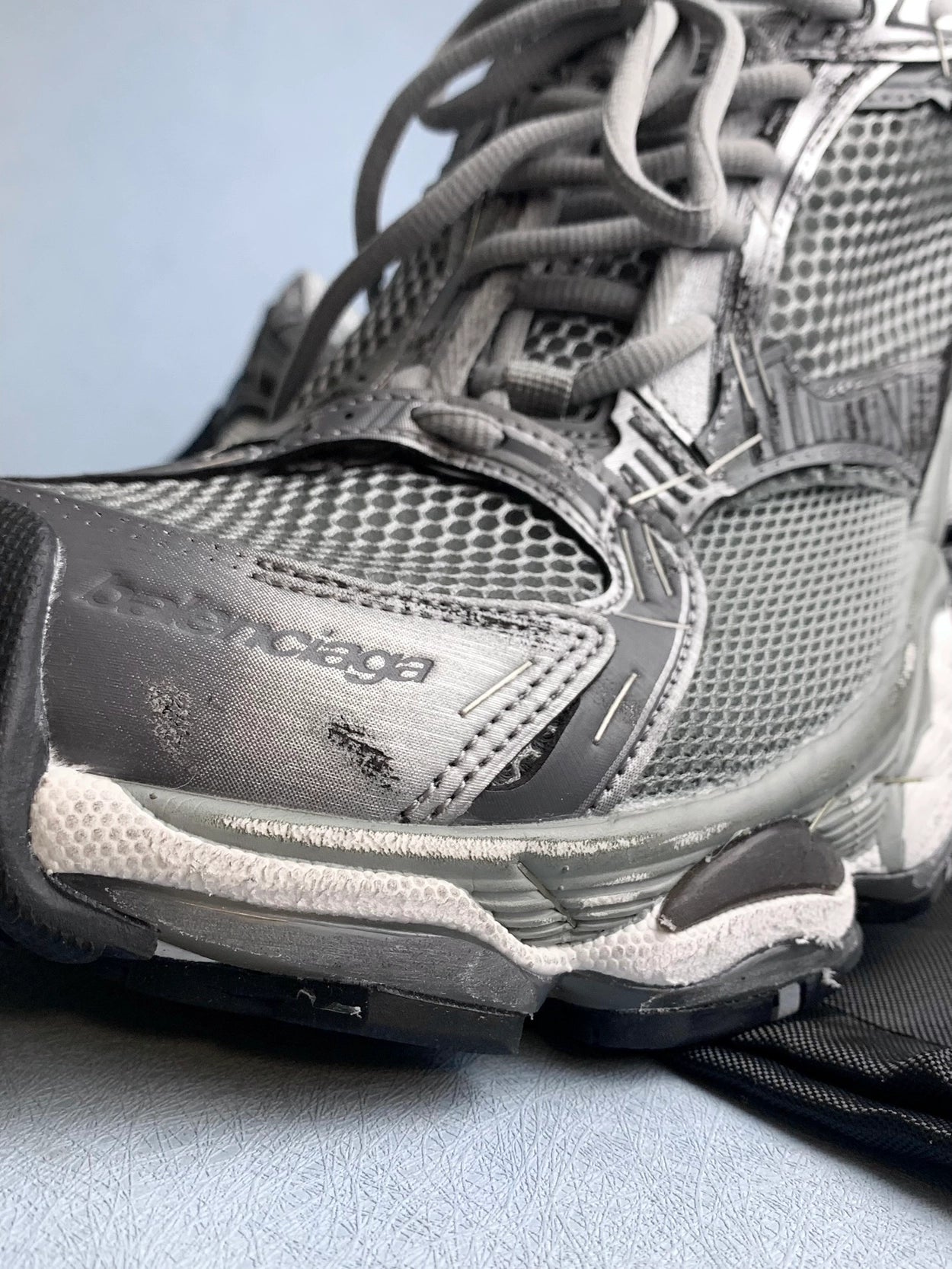 발렌시아가 스테이플러 스니커즈 실버 그레이