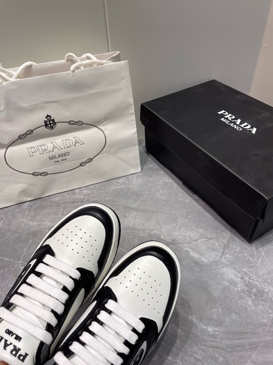 프라다 디스트릭트 스니커즈