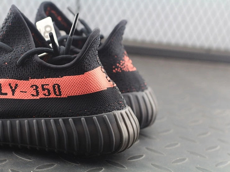 YEEZY 350 V2 레드