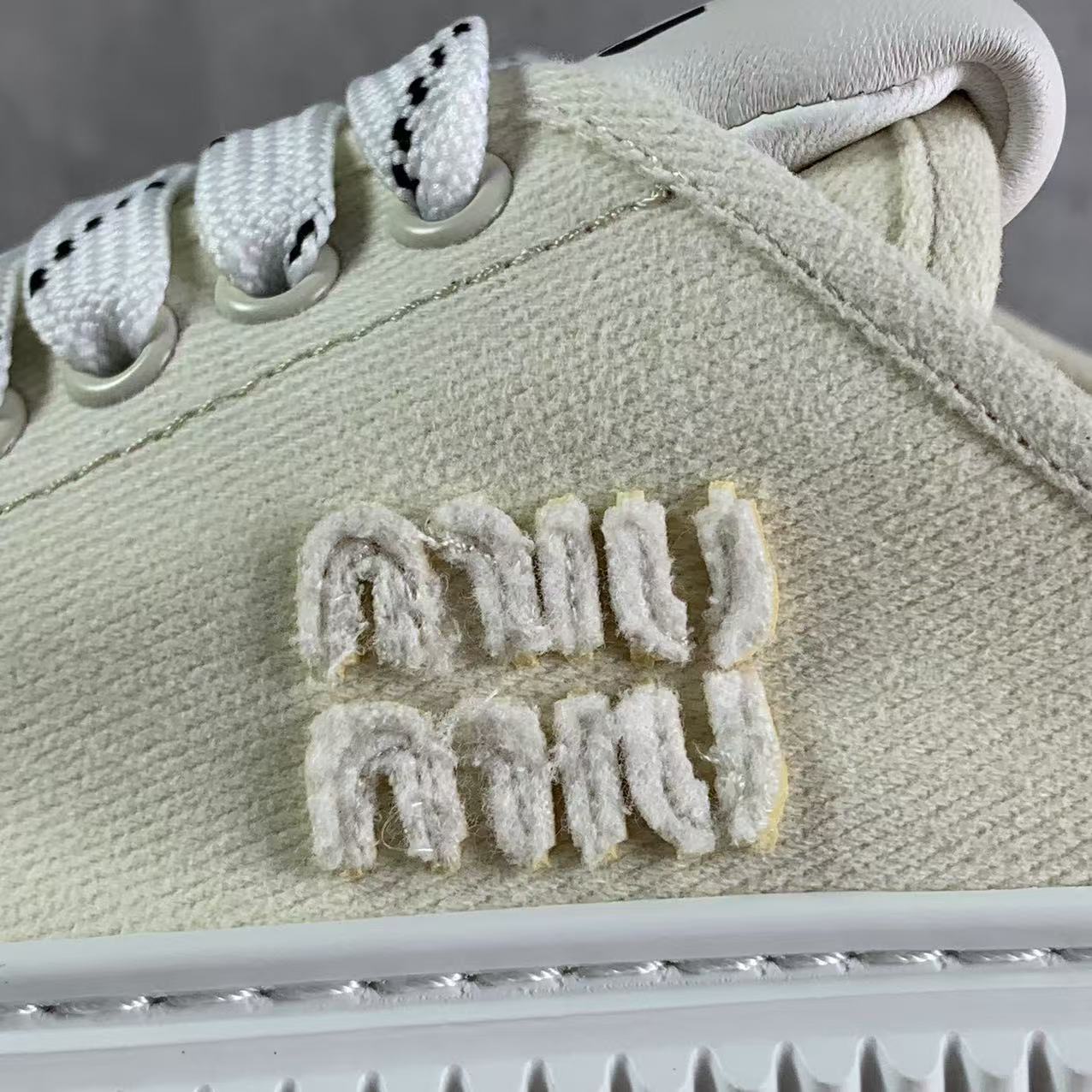 국내) 미우미우 데님 스니커즈 뮬 35