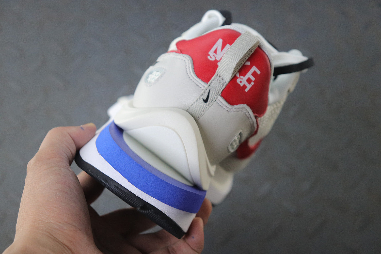 나이키 X 사카이 베이퍼와플 로얄푸시아