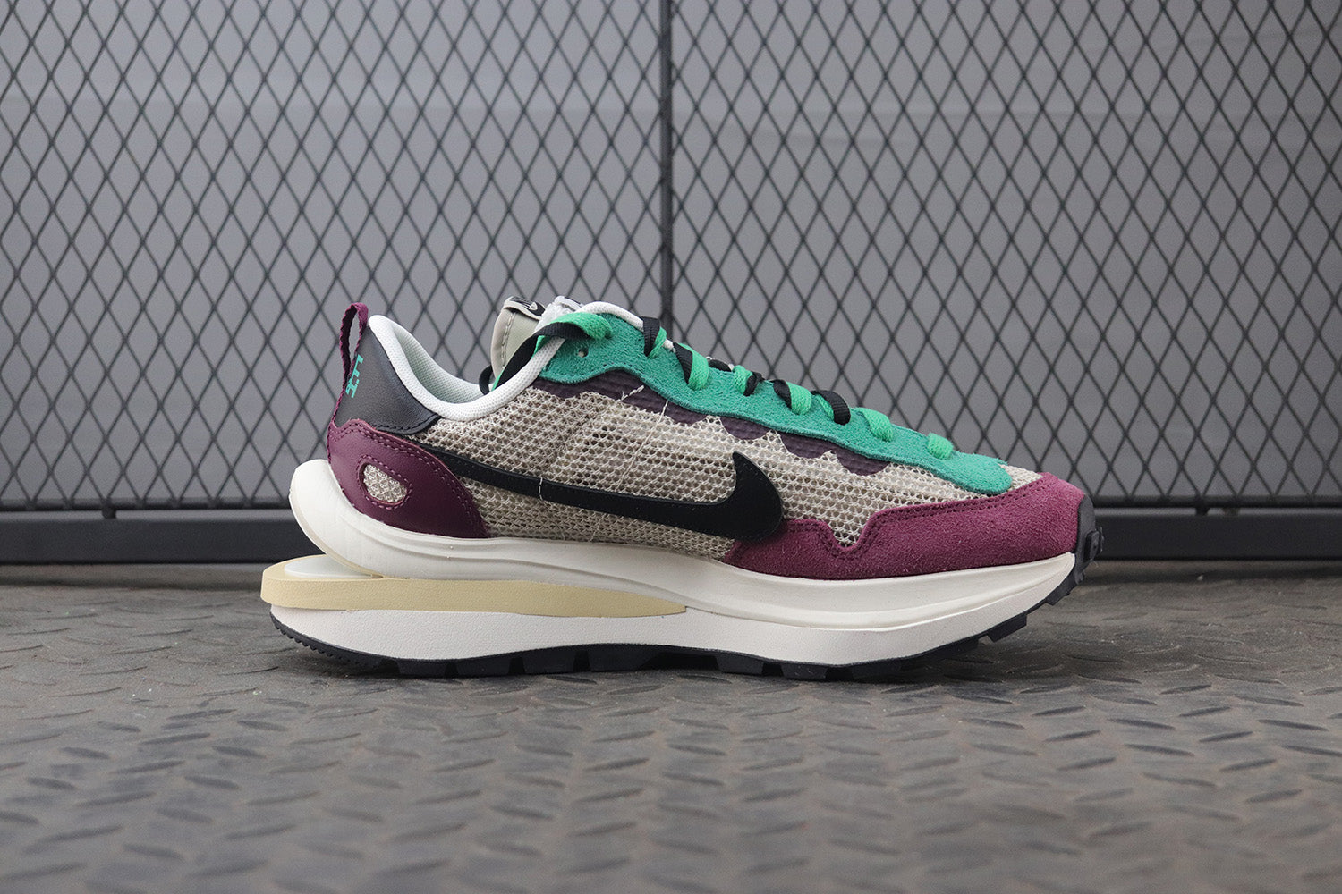 나이키 X 사카이 베이퍼와플 스트링 블랙 빌런 레드