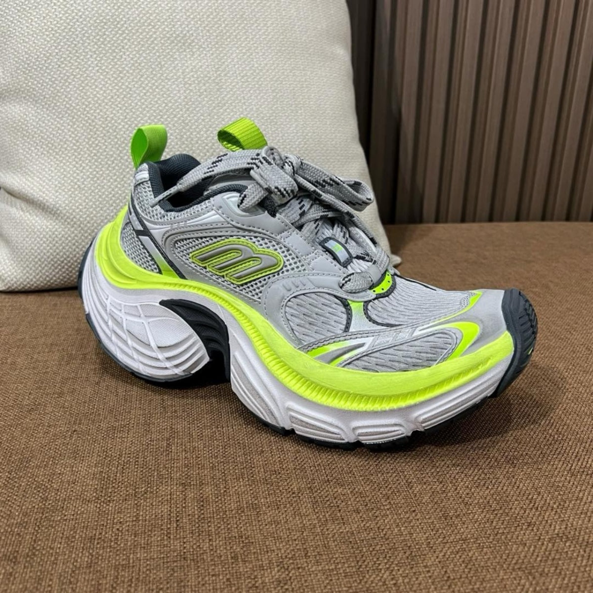 발렌시아가 6XL 스니커즈