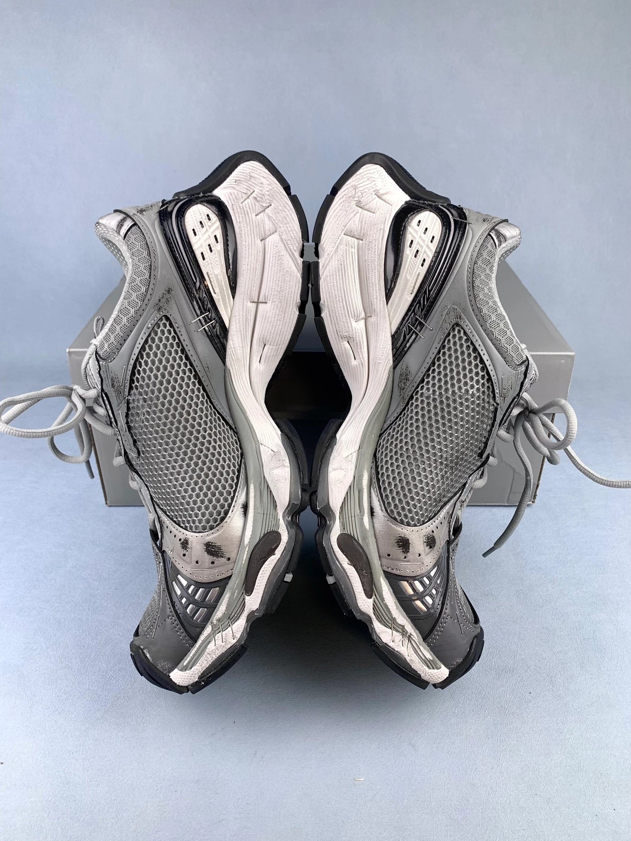 발렌시아가 스테이플러 스니커즈 실버 그레이