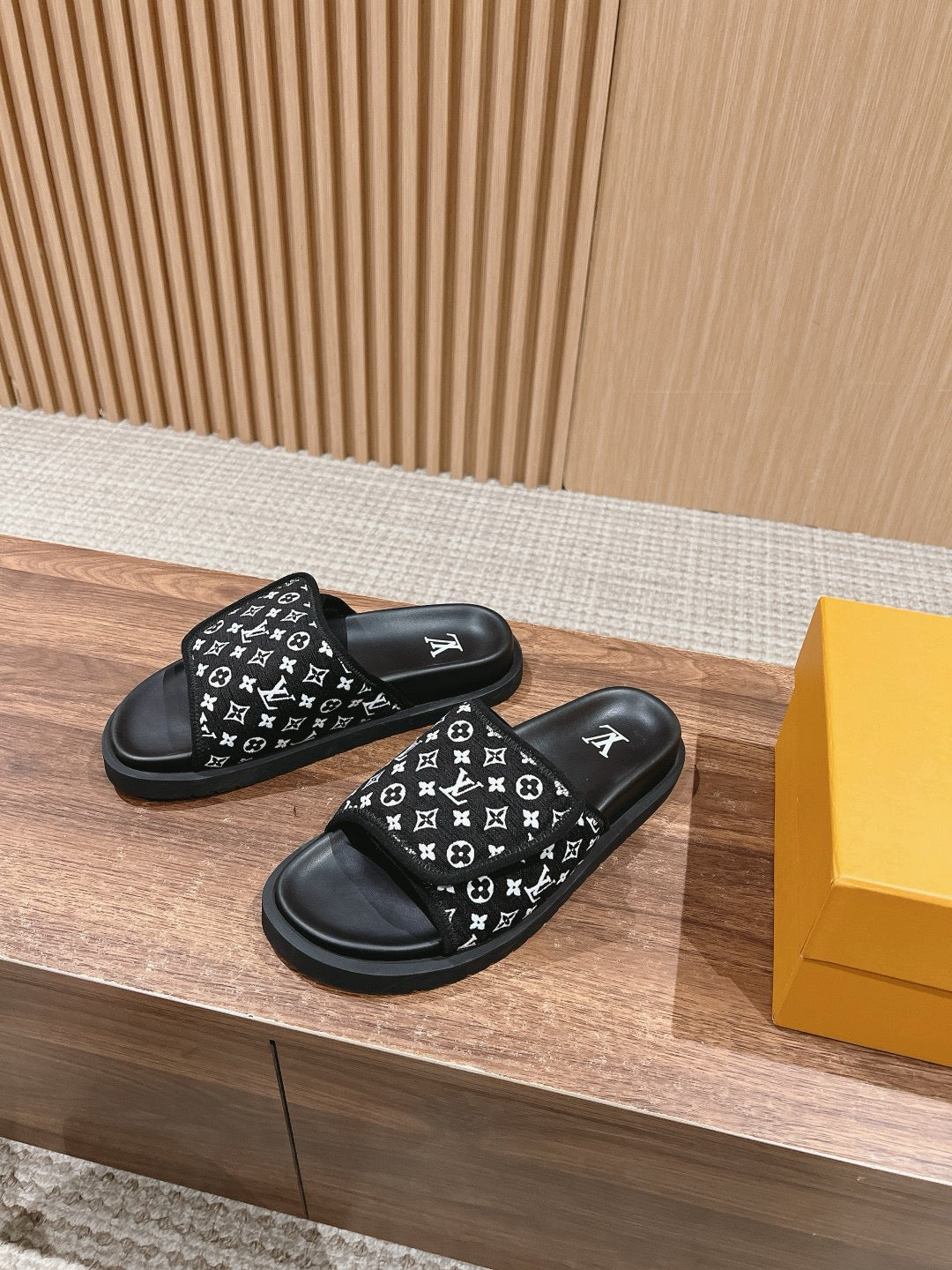 루이비통 마이애미 뮬 모노그램