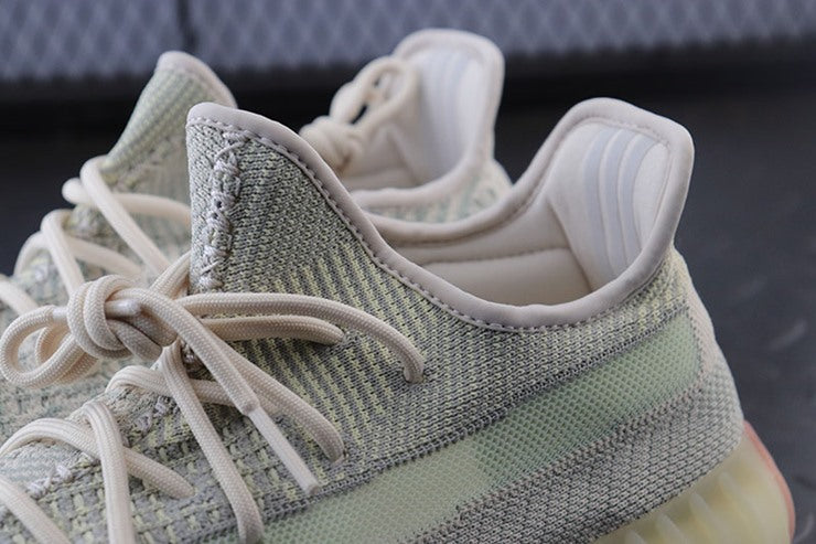 YEEZY 350 V2 시트린