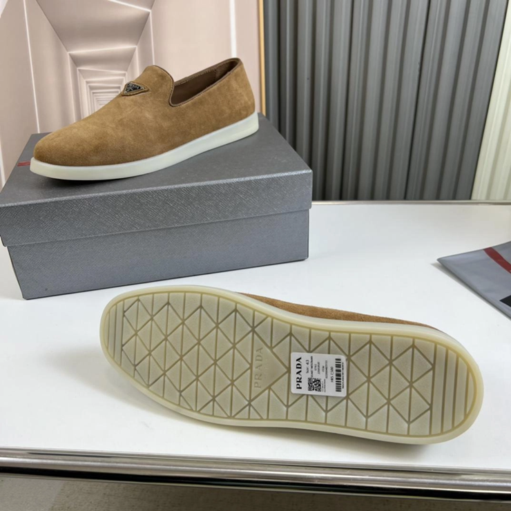 프라다 스웨이드 슬립온 로퍼