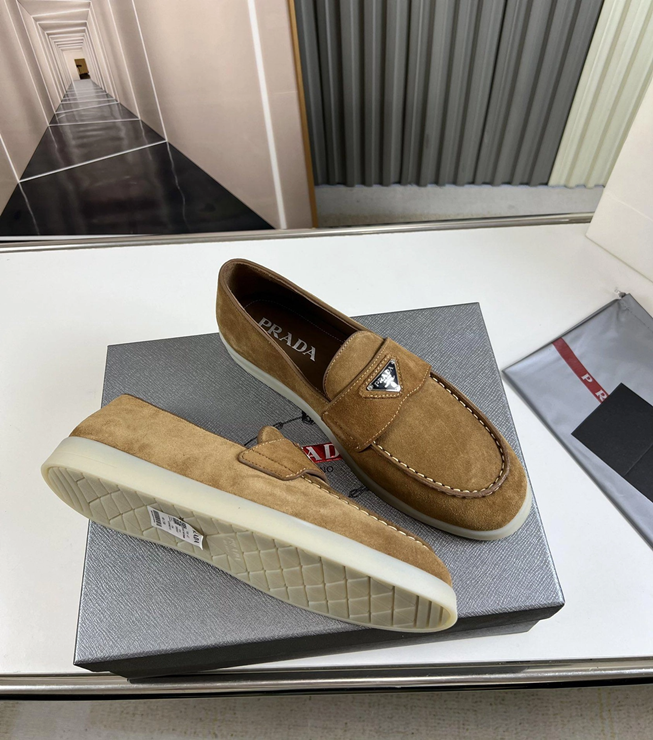 프라다 스웨이드 로퍼