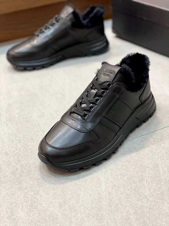 프라다 PRAX 01 올블랙 레더 스니커즈