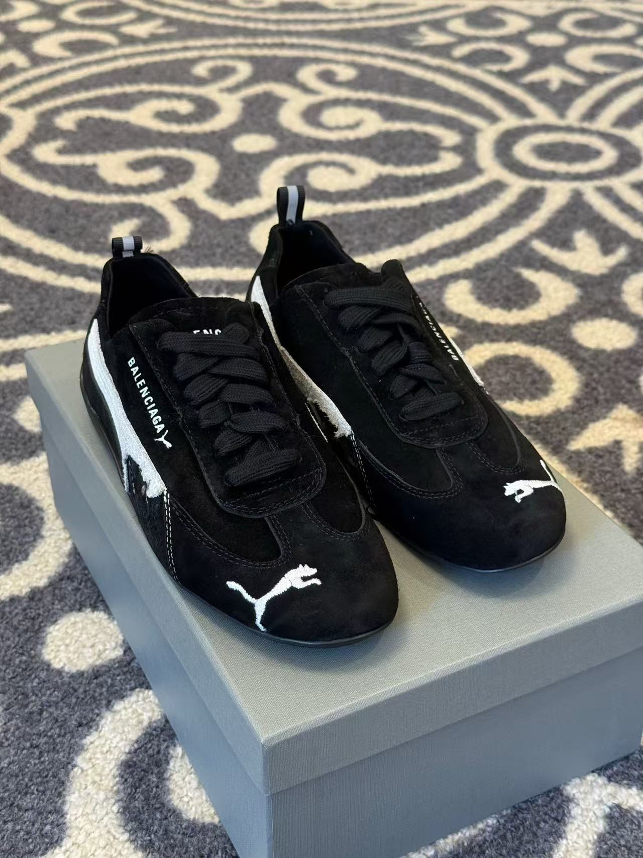 발렌시아가 x 푸마 스피드캣 스웨이드 블랙 화이트