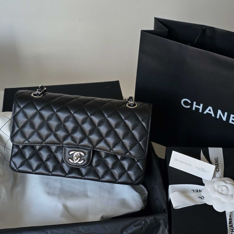 샤넬 클래식 플랩백 미디움 캐비어
