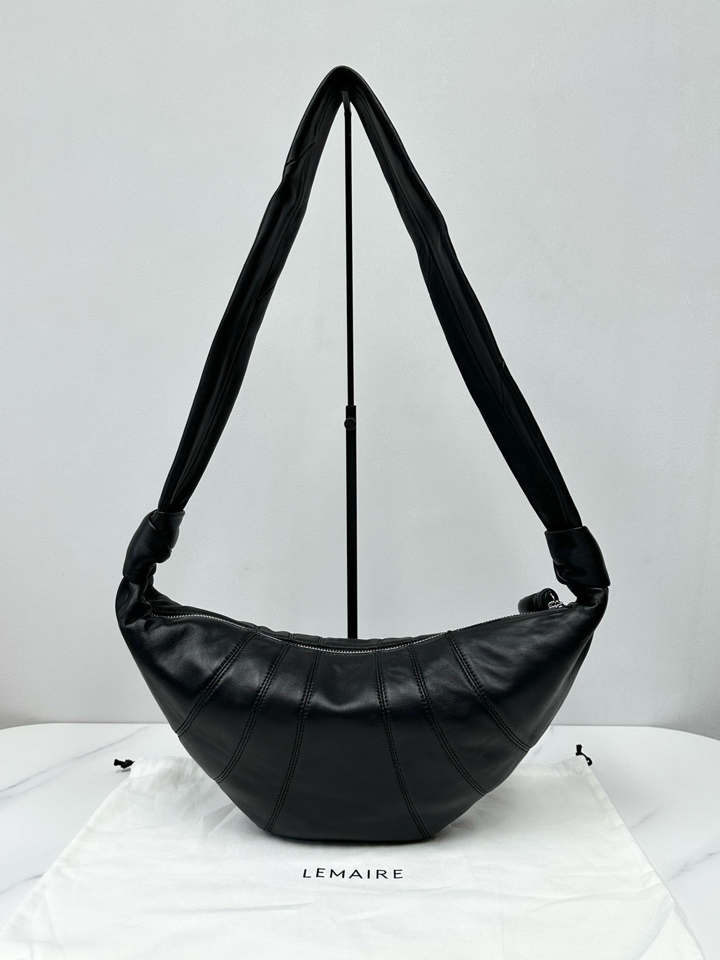 해외재고) 르메르 범백 미디움 램스킨 / 블랙