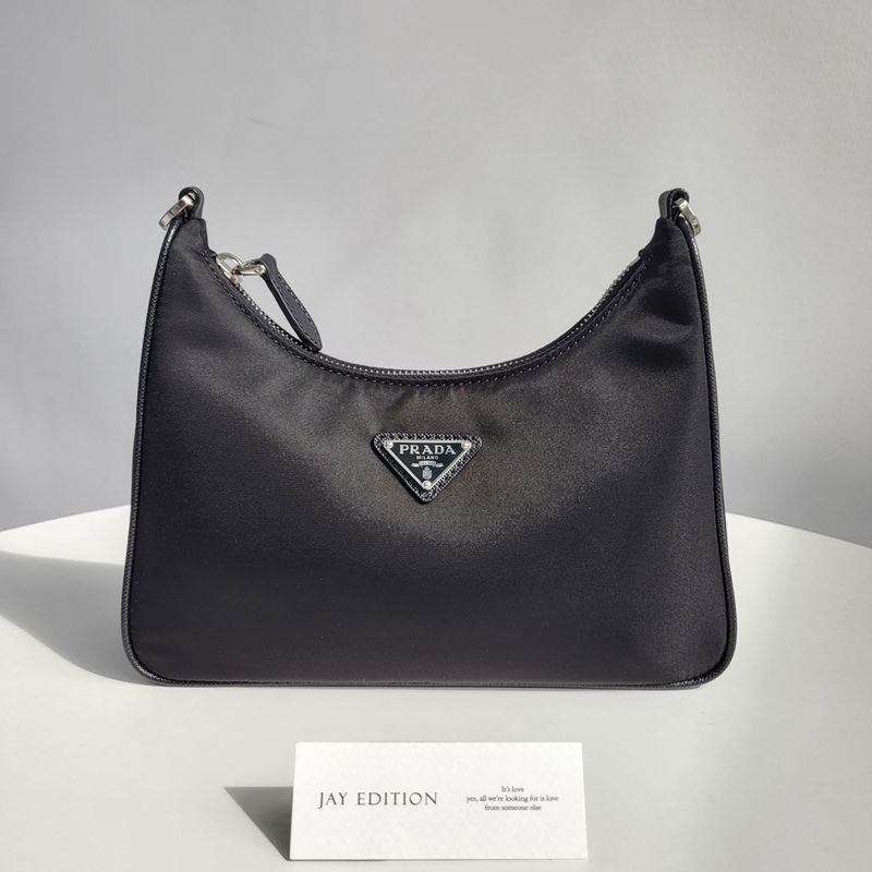 프라다 테수토 체인 호보백