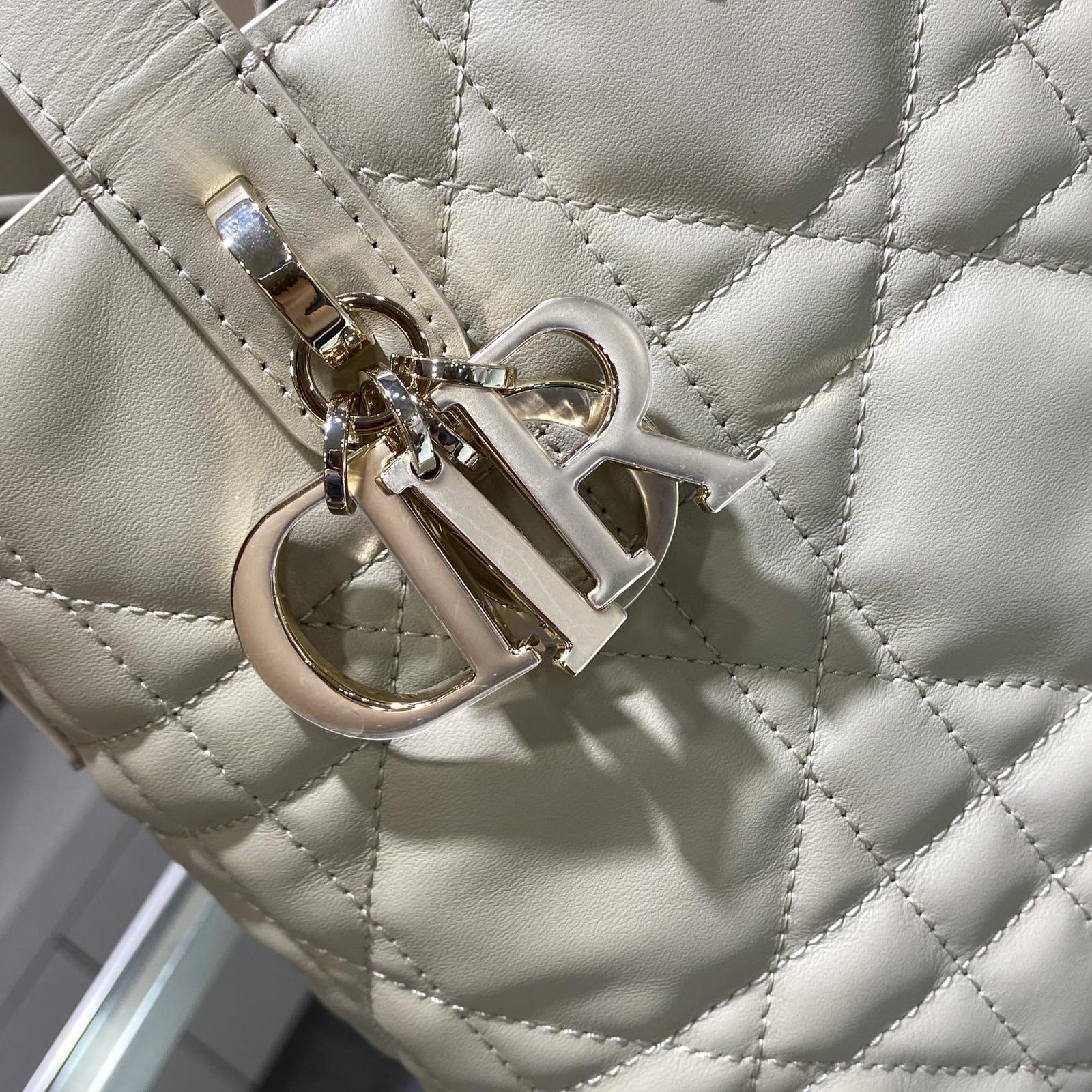 디올 버티컬 뚜주흐백 스몰,미디움