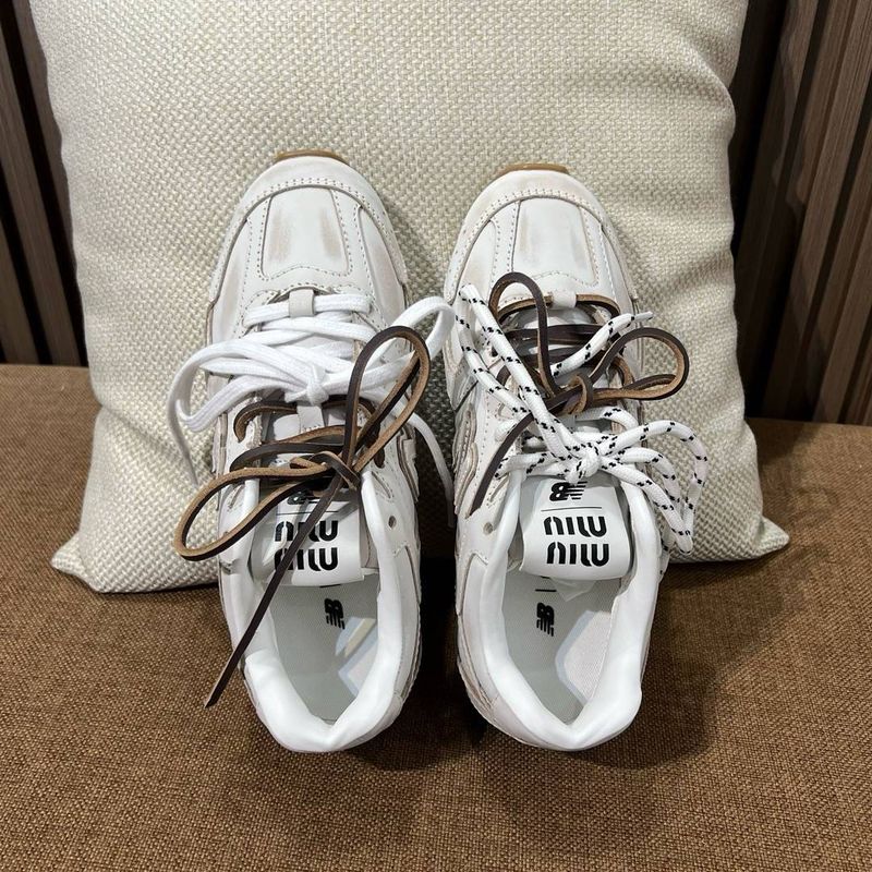 뉴발란스 x 미우 미우 530 SL 레더 스니커즈 화이트