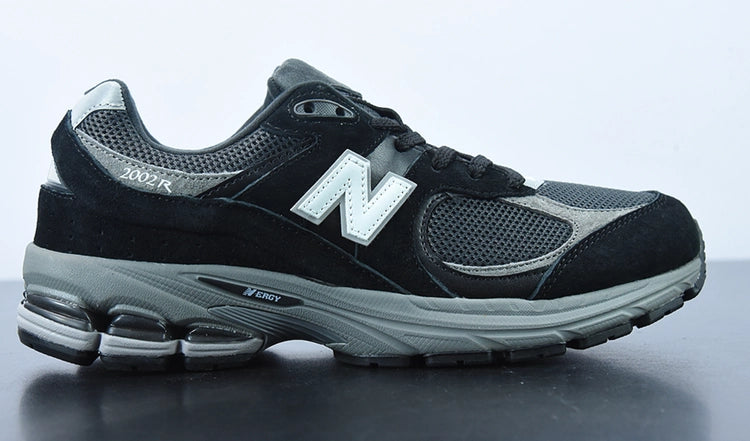 뉴발란스 2002R 블랙 다크 그레이 - JD