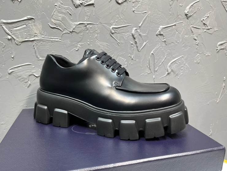 프라다 모놀리스 브러시드 레이스업 슈즈