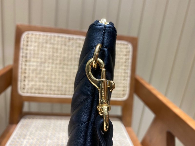 생로랑 모노그램 클러치 라지