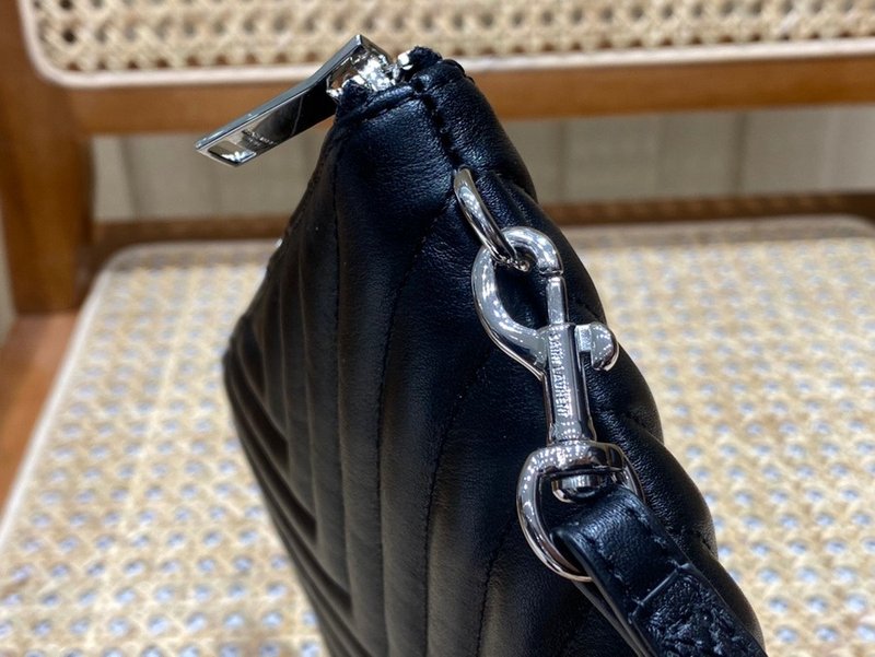 생로랑 모노그램 클러치 미디움