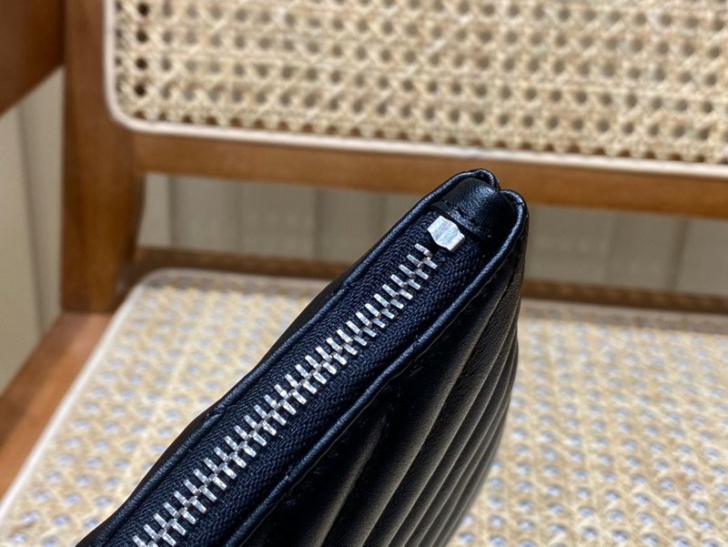 생로랑 모노그램 클러치 미디움