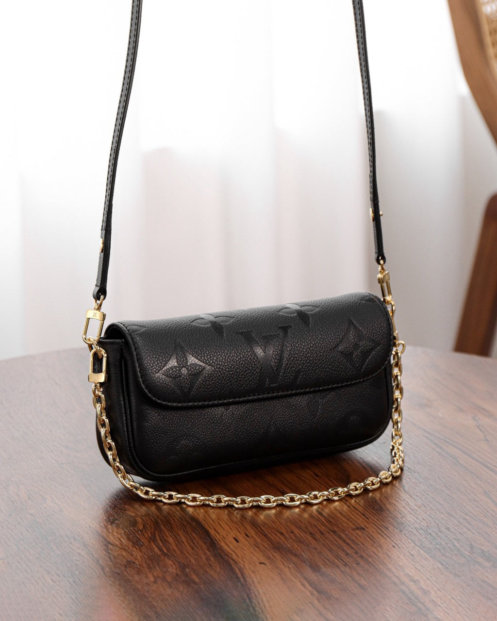 루이비통 아이비 WOC 앙프렝뜨